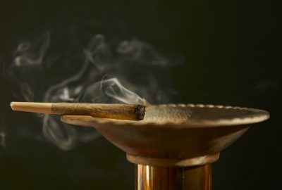 Comment bien choisir son cendrier à poser au sol ?