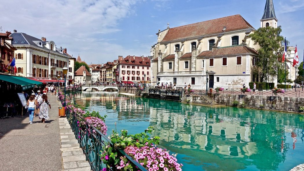 Pourquoi faire appel à un chasseur immobilier pour trouver un bien à Annecy ?