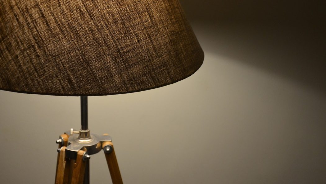 La Lampe de chevet en Bois: pourquoi nous l'adorons !