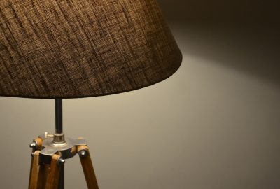 La Lampe de chevet en Bois: pourquoi nous l'adorons !