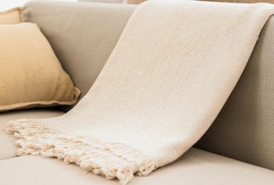 Pourquoi le plaid en cachemire est le must-have déco de l’hiver ?