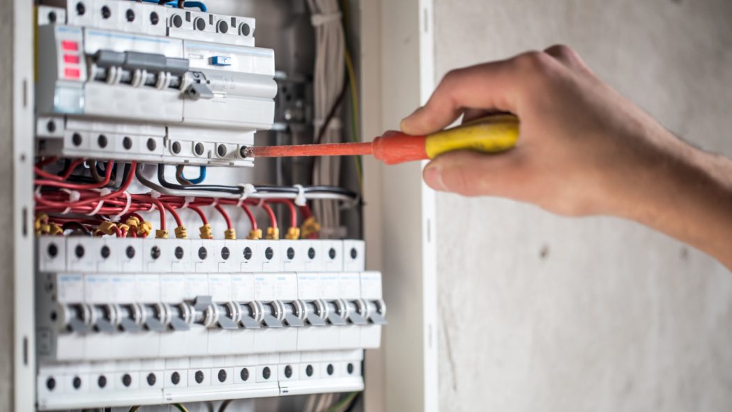 Comment un électricien à Airaines peut garantir la sécurité de vos installations électriques ?