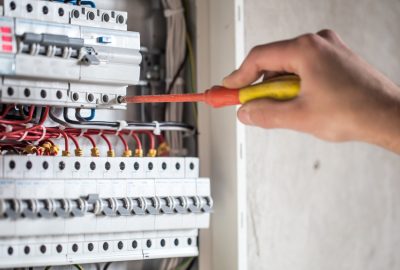 Comment un électricien à Airaines peut garantir la sécurité de vos installations électriques ?