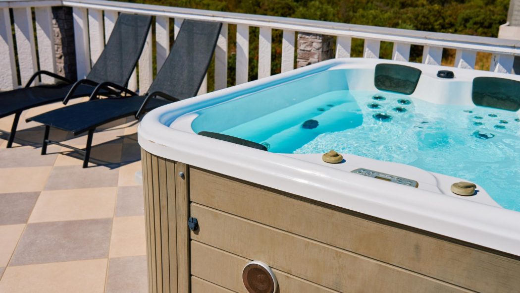 Pourquoi une couverture de spa est essentielle ?