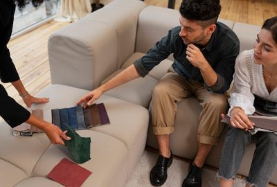 Canapé d’angle ou canapé droit : lequel choisir pour votre salon ?