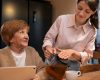 Comment un service d’aide à domicile transforme votre façon de vivre chez vous ?