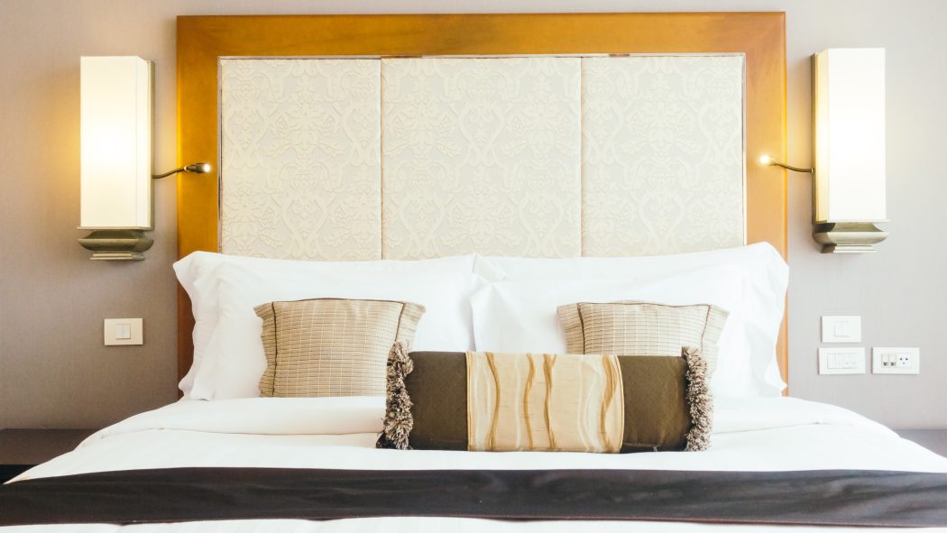Tête de lit 160 cm : idées et conseils pour sublimer toutes les chambres