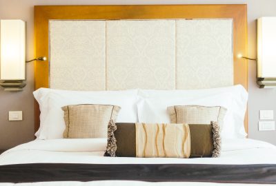 Tête de lit 160 cm : idées et conseils pour sublimer toutes les chambres
